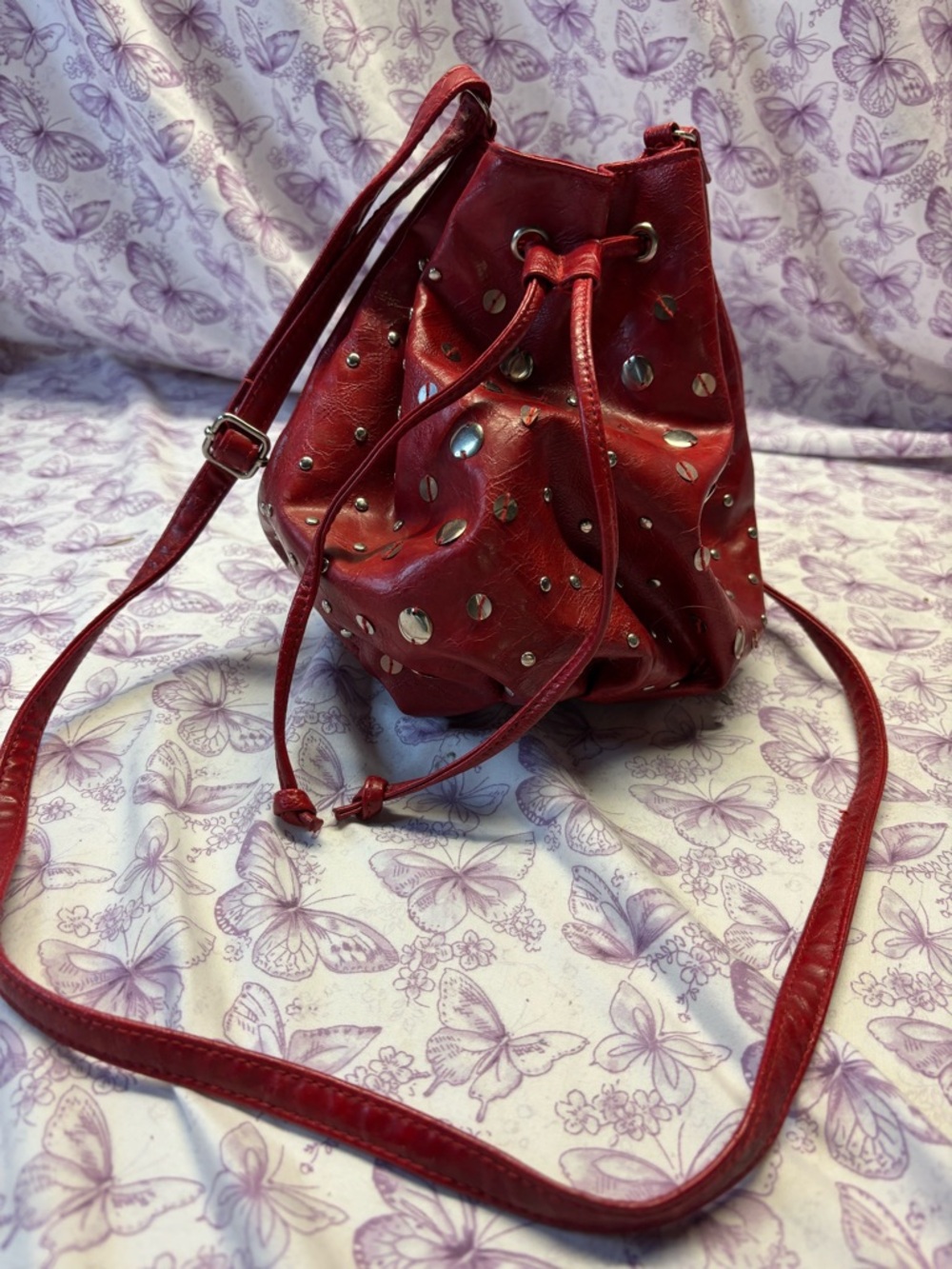 🌀Red Studded Drawstring Bucket Bag
